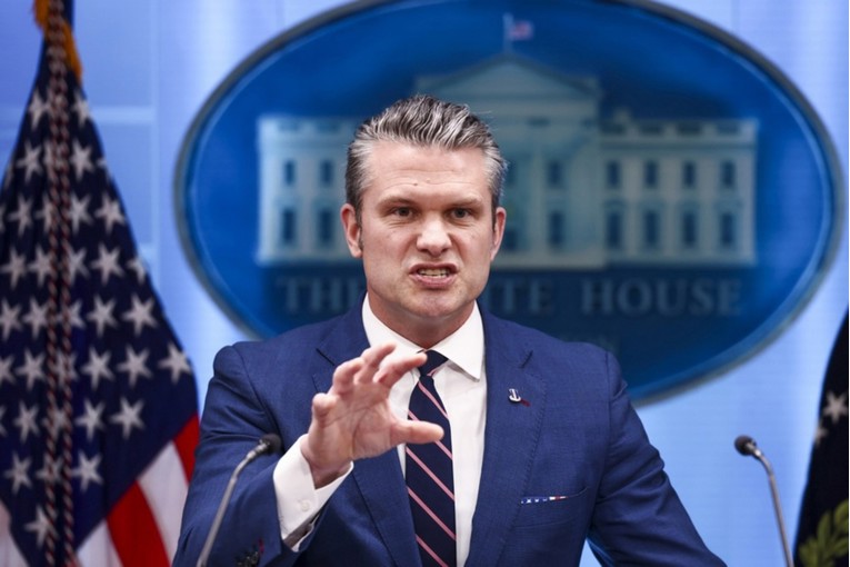 Hegseth Iranu: Promatramo vas, ovo nije poštena borba