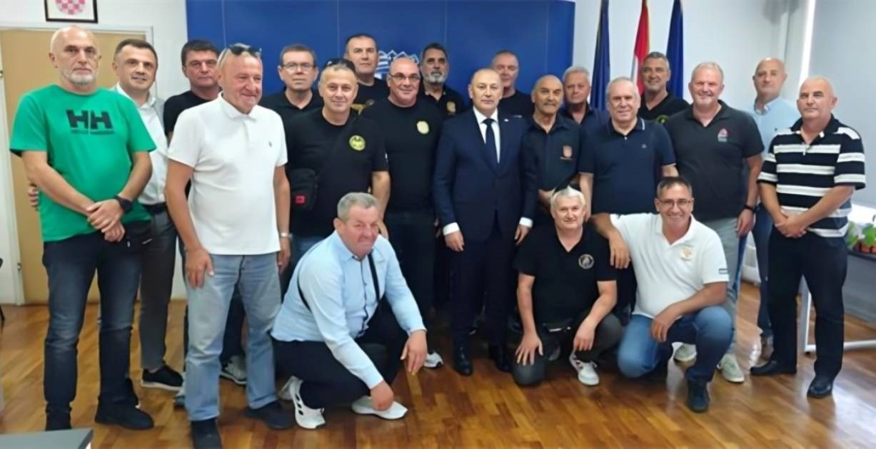 Medved pozvao zabranitelje u ministarstvo. Žale se na "nesmiljene napade na obitelj"