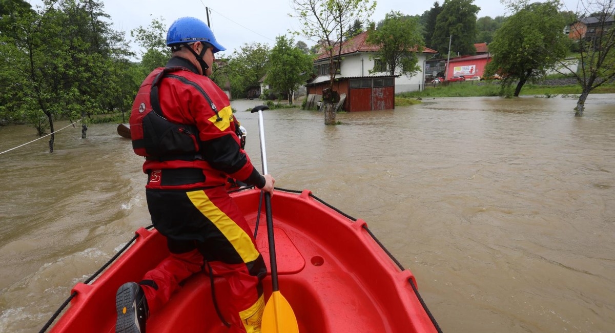 Zbog kiše koja pada u cijeloj Hrvatskoj sve više mjesta bori se protiv poplava