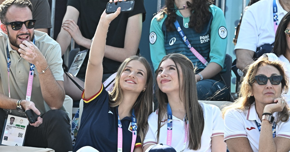 Kćeri španjolskog kralja privukle pažnju u Parizu, simpatičan trenutak oduševio mnoge