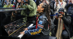 VIDEO Alicia Keys pjevala putnicima na londonskoj željezničkoj stanici