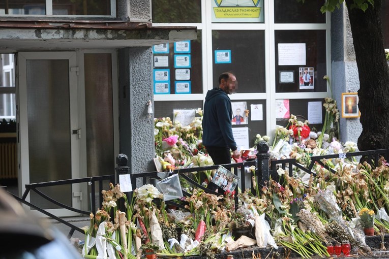 Vlada Srbije nakon tragedije u školi skratila školsku godinu do 6. lipnja