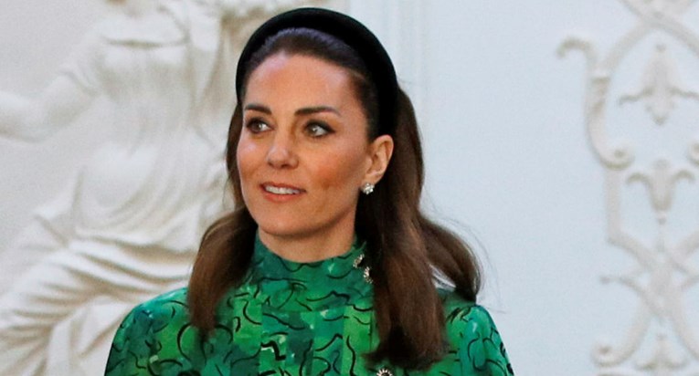 Kate Middleton u chic haljini potvrdila povratak kroja koji naglašava bokove