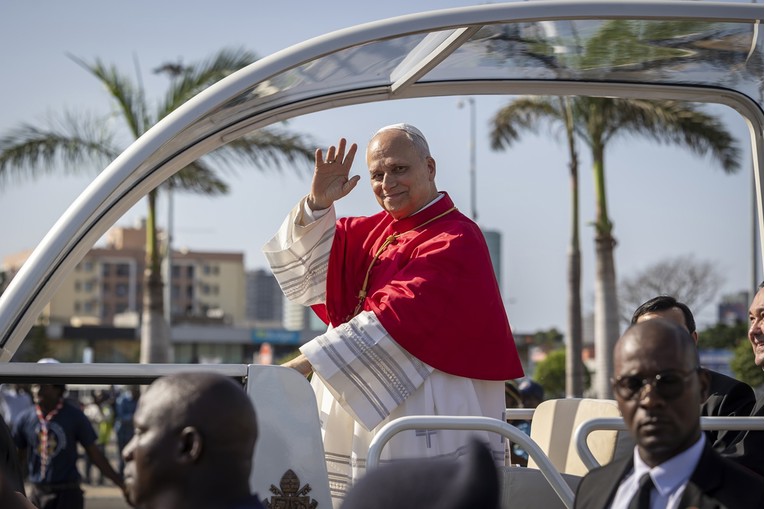 Papa Lav opet kometirao rat u Iranu