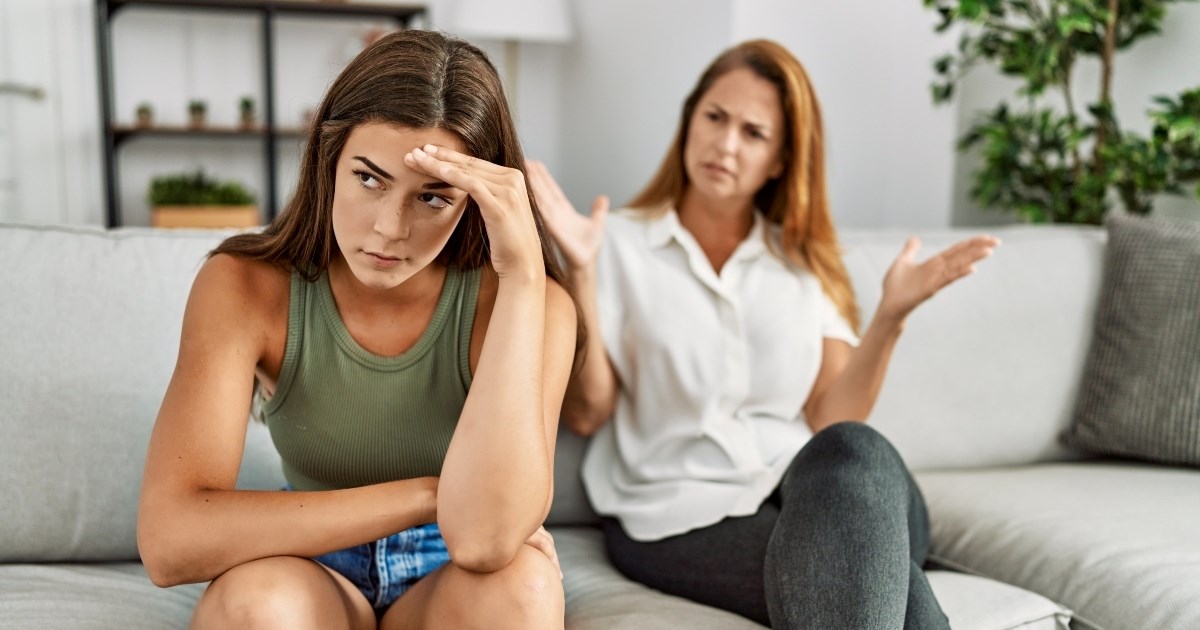 Tri razloga zašto odrasla djeca prekidaju odnos s roditeljima, prema terapeutima