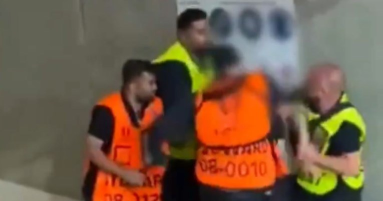 VIDEO Zaštitari na stadionu u Frankfurtu brutalno premlatili portugalskog navijača