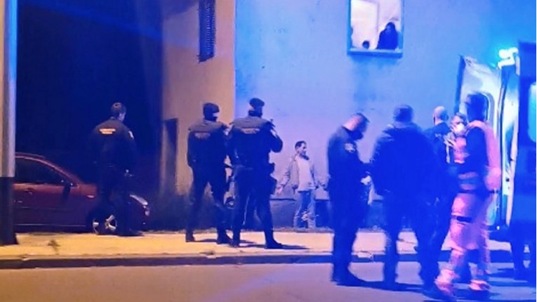 Policija se oglasila o ranjavanju u Splitu, muškarac je ušao u stan i pucao u mladića