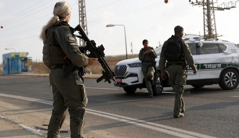 Izrael naoružava civile koji će braniti gradove. Puške će dobiti preko 13.000 ljudi