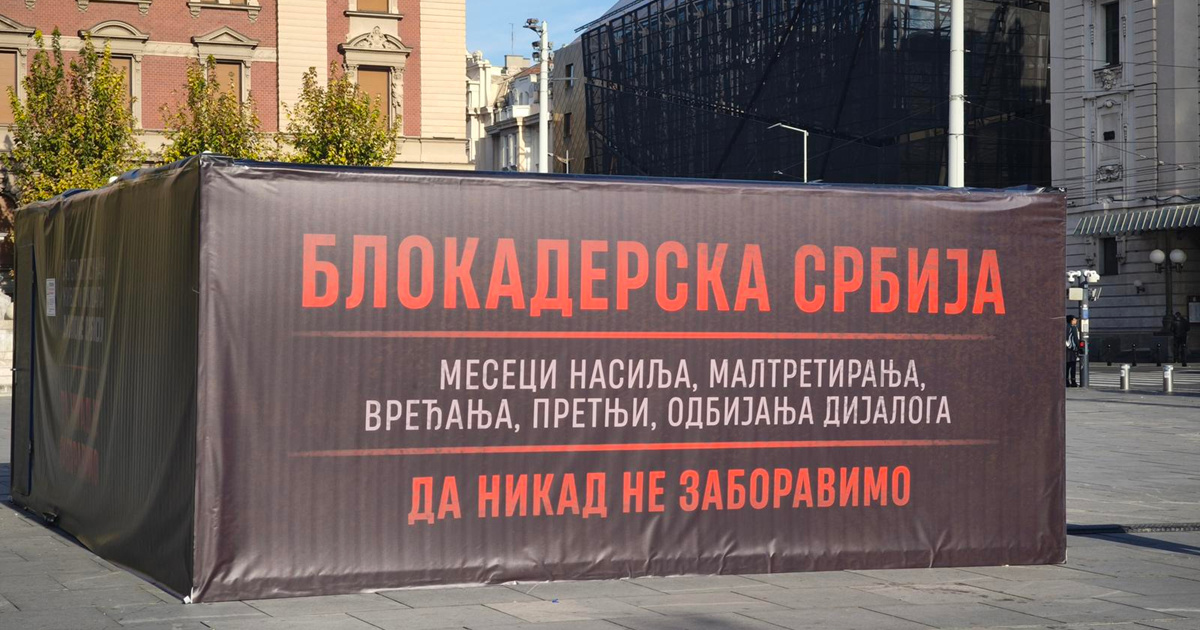 FOTO I VIDEO Na beogradskom Trgu Republike osvanula "crna kutija"