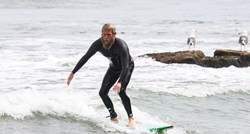 Holivudskog glumca snimili na surfanju. Promijenio je imidž i neprepoznatljiv je