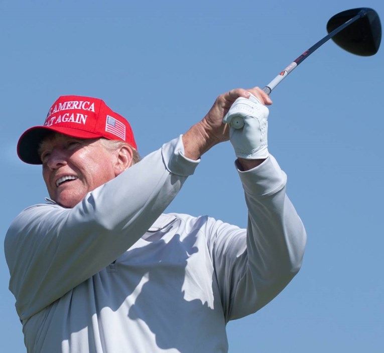 Brojne poznate osobe godinama tvrde: Donald Trump redovito vara na golf-terenu