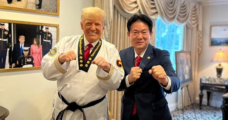 Donald Trump dobio crni pojas, ljudi pišu: Dan kad je taekwondo postao nebitan