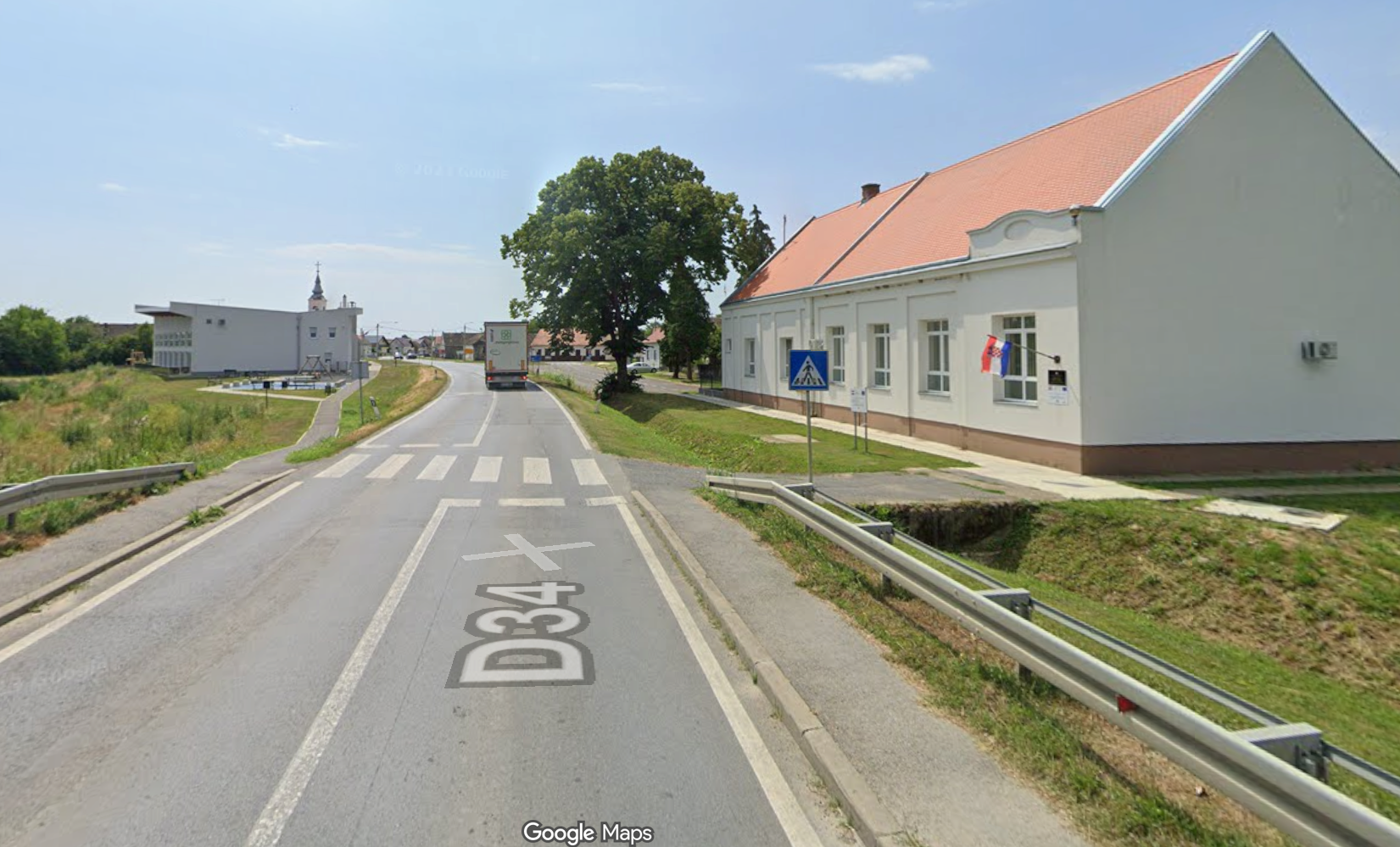 Dijete guralo bicikl kod škole preko zebre, udario ga automobil