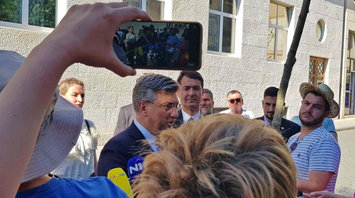 VIDEO Plenković u Splitu napao Puljka zbog "afere", šutio o pijanoj pucnjavi HDZ-ovca