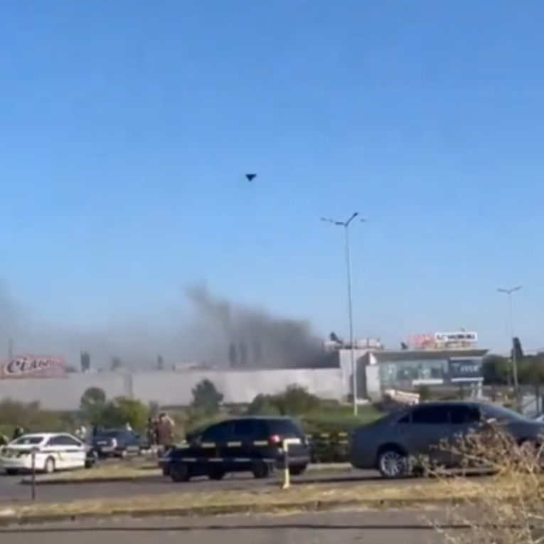 VIDEO Ruski napad na shopping centar u rodnom gradu Zelenskog. Šestero mrtvih