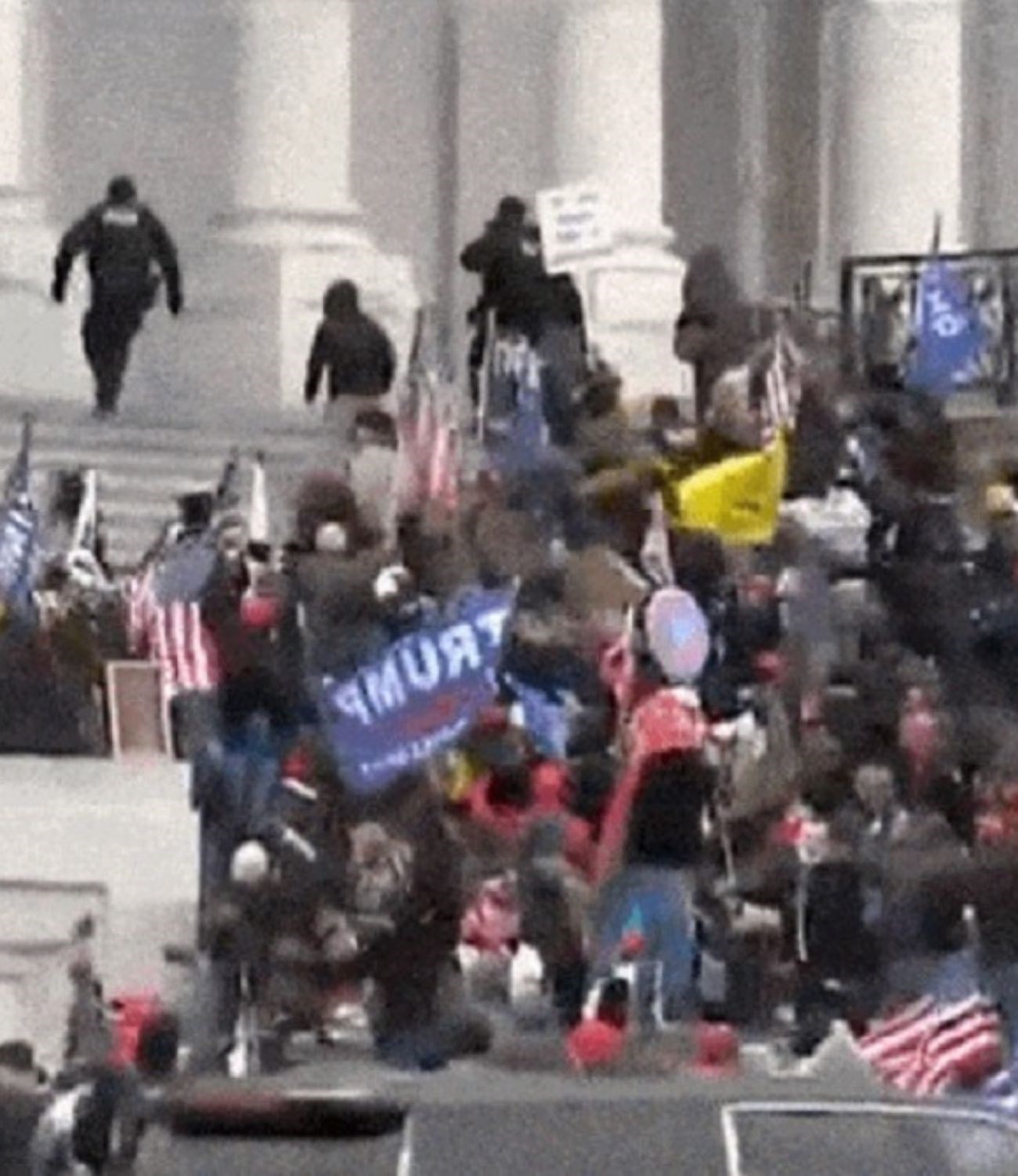 Trumpovi pristaše prijete: "Upast ćemo u vladine zgrade i ubiti policajce i agente"