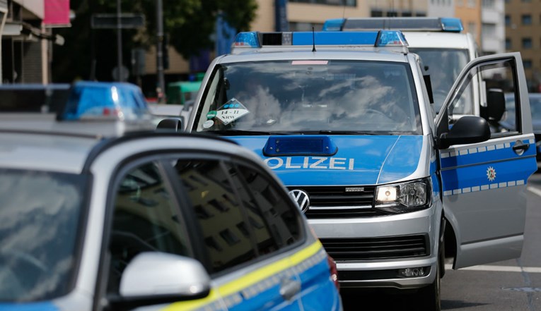 Žena ispala iz kombija na njemačkoj cesti i poginula, vraćali su se iz Hrvatske