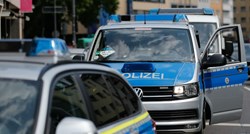 Žena ispala iz kombija na njemačkoj cesti i poginula, vraćali su se iz Hrvatske