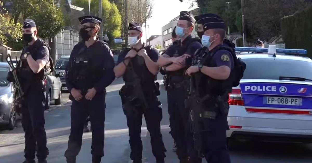 Policajku kod Pariza ubio islamist, izbo je nožem u vrat. Policija privela tri osobe