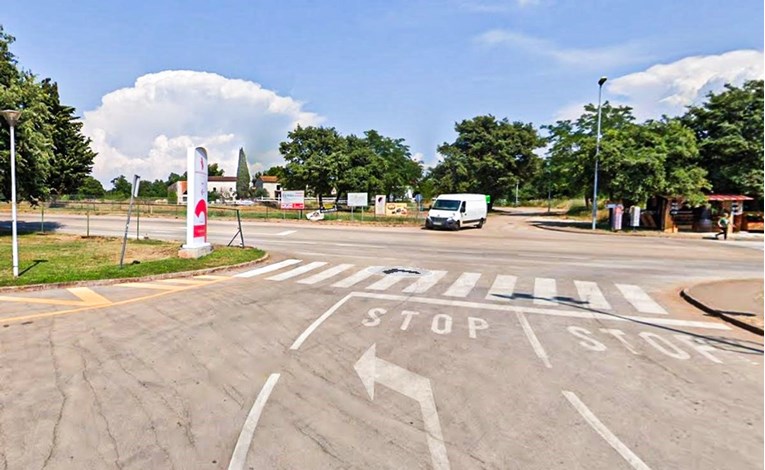 Pijana Slovenka bez dokumenata prešla u suprotnu traku i izazvala sudar kod Umaga