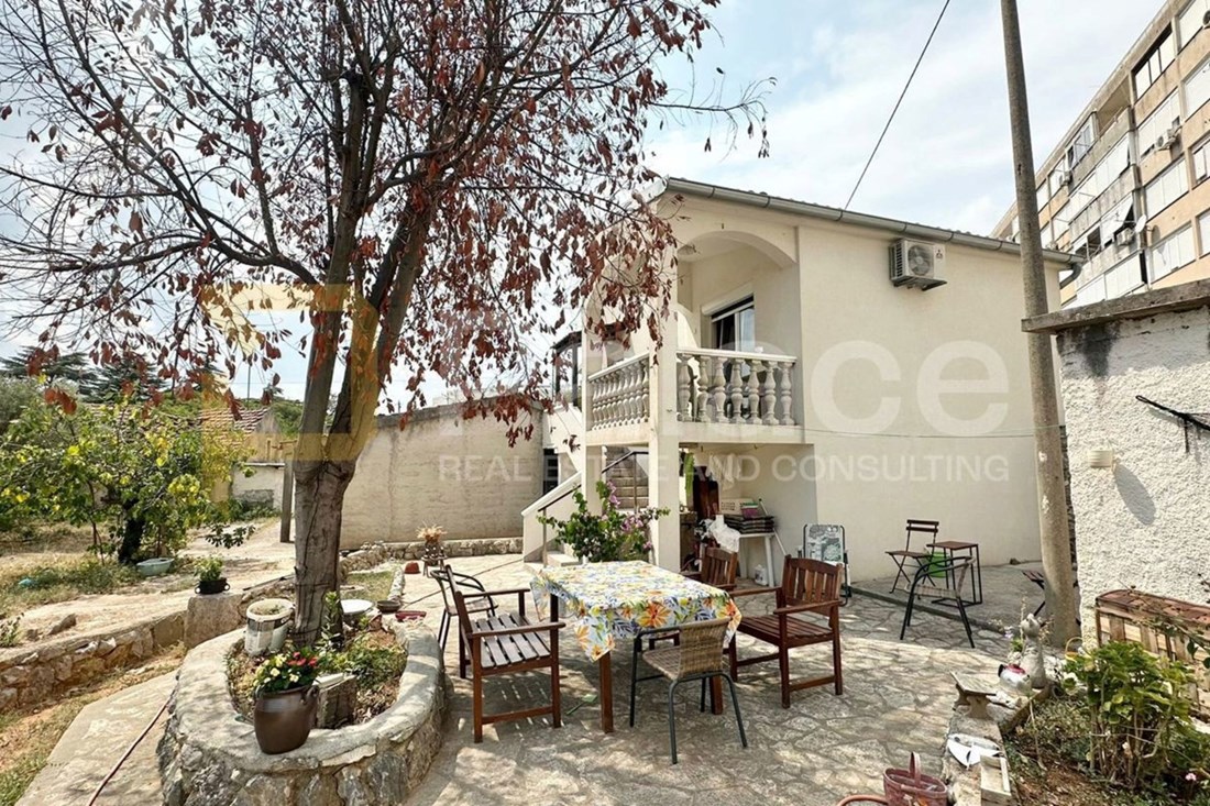 Idealan dom na mirnoj lokaciji: Prodaje se renovirana kuća u Zadru