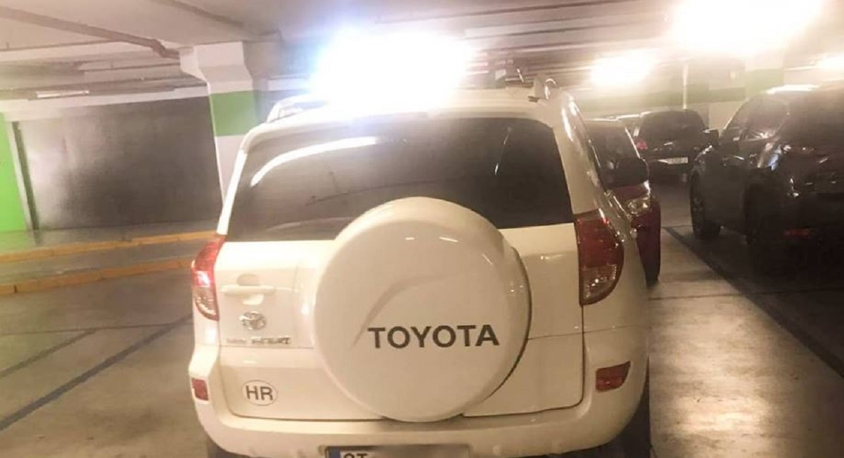Fotka s parkinga u Splitu mnoge je naljutila na Fejsu, odmah ćete vidjeti zašto