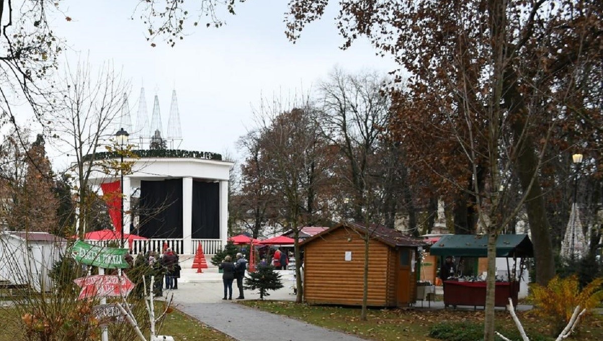Tip u Bjelovaru uhićen nakon što je mrtav pijan udarao po adventskim kućicama