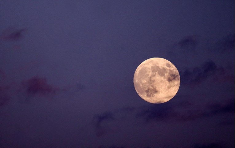 Dabrov Mjesec obasjao je Hrvatsku, fotografije su predivne