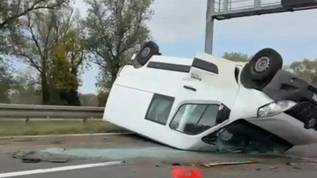 Prometna na autocesti od Zagreba prema Zagorju, kombi završio na krovu