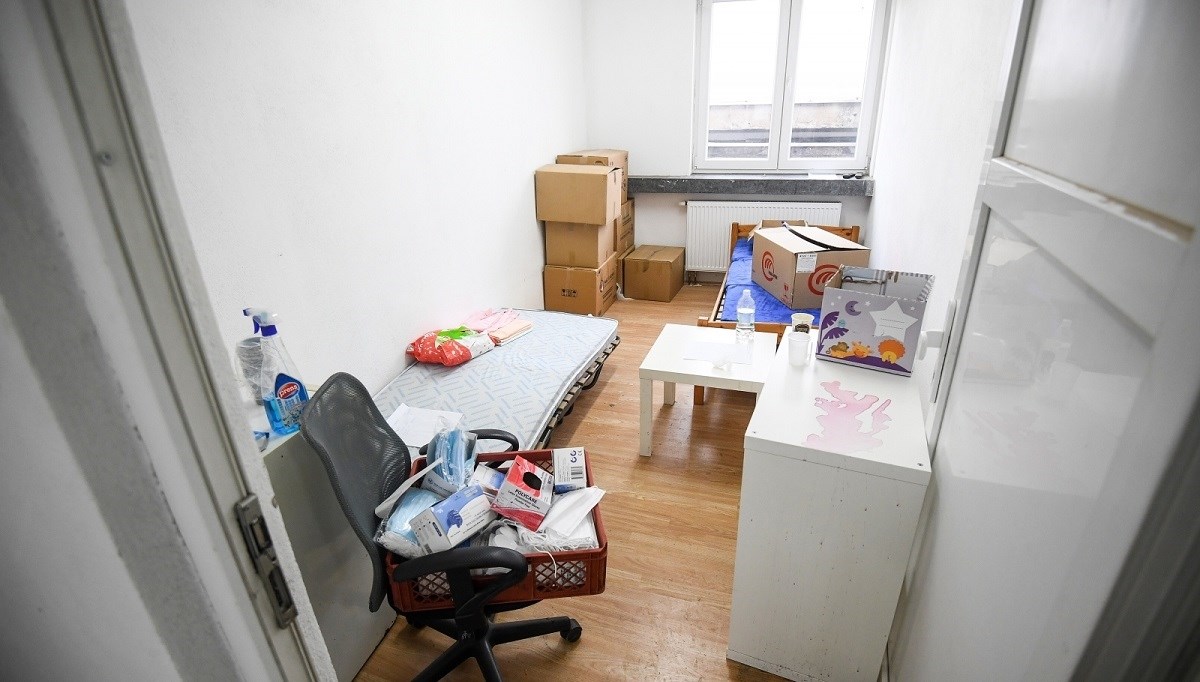 Dvije žene u Glini ukrale 40 madraca iz skladišta humanitarne pomoći