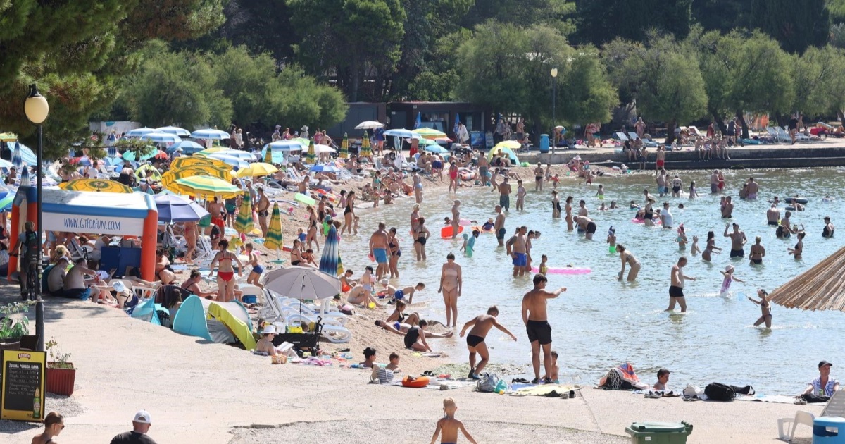 FOTO Ovako izgleda plaža nedjeljom u Vodicama