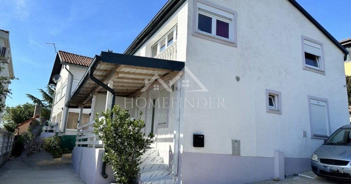 Top oglasi za nekretnine: Obiteljska kuća s tri luksuzna apartmana na 250 metara od plaže