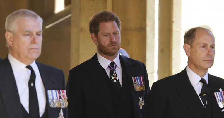 Britanski mediji: Tri člana kraljevske obitelji ignorirala su Harryja na sprovodu