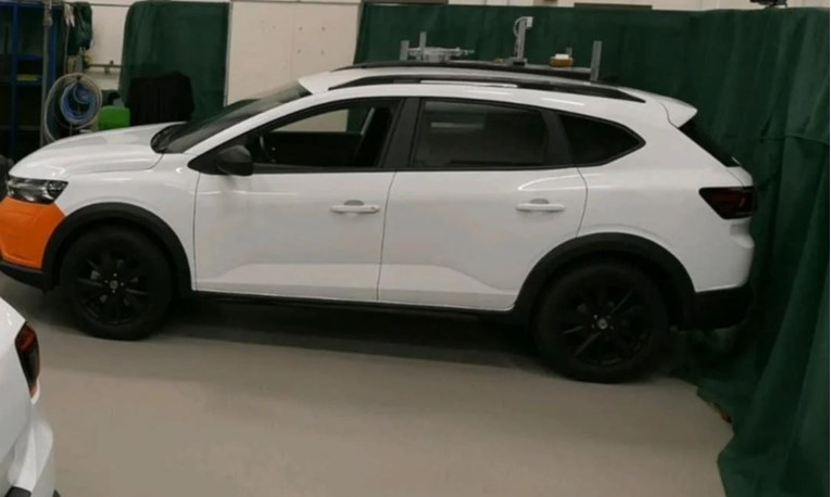 Stiže Dacia C-Neo, konkurent Octaviji i Golfu. Procurila prva fotografija