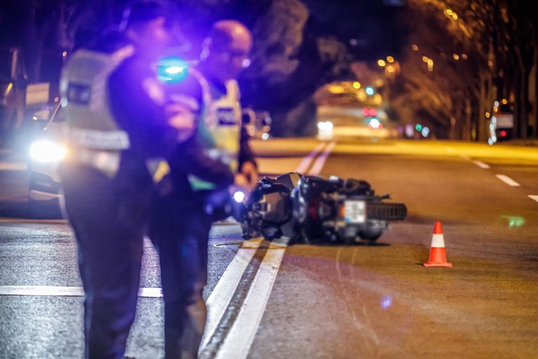 Dvoje sinoć motorom sletjelo s ceste u Splitu, policija traži svjedoke