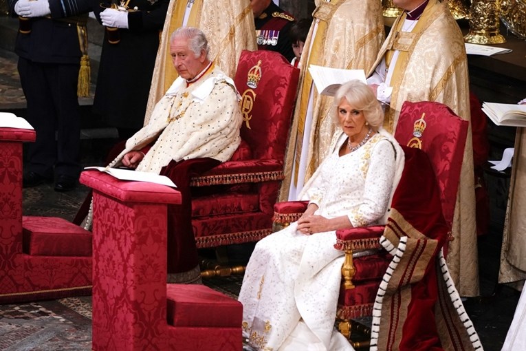 Nosili im plašteve: Evo kako su Charles i Camilla izgledali na krunidbi