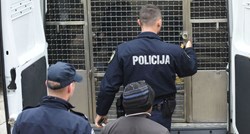 Krijumčar migranata pokušao pregaziti istarske policajce i udario u auto s migrantima