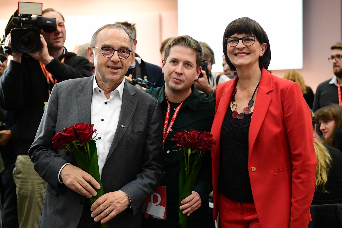 Njemački socijaldemokrati ostaju u koaliciji s Angelom Merkel