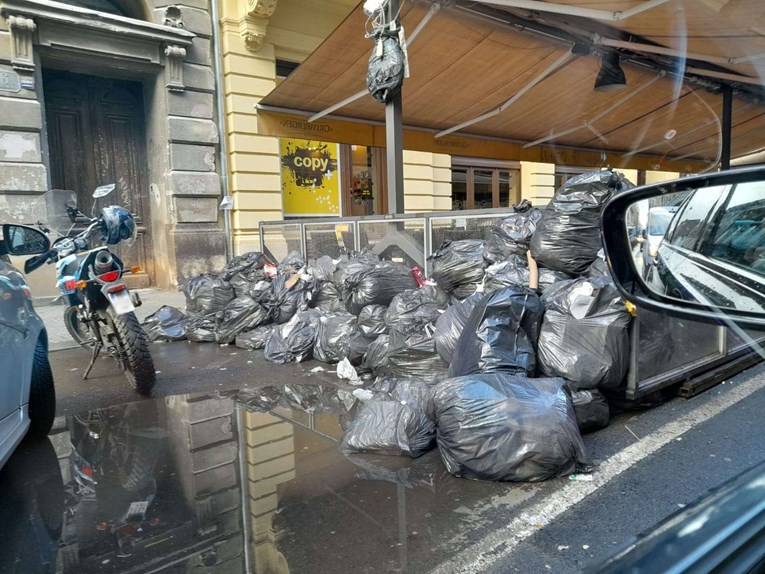 VIDEO U centru Zagreba snimljena hrpa crnih vreća sa smećem