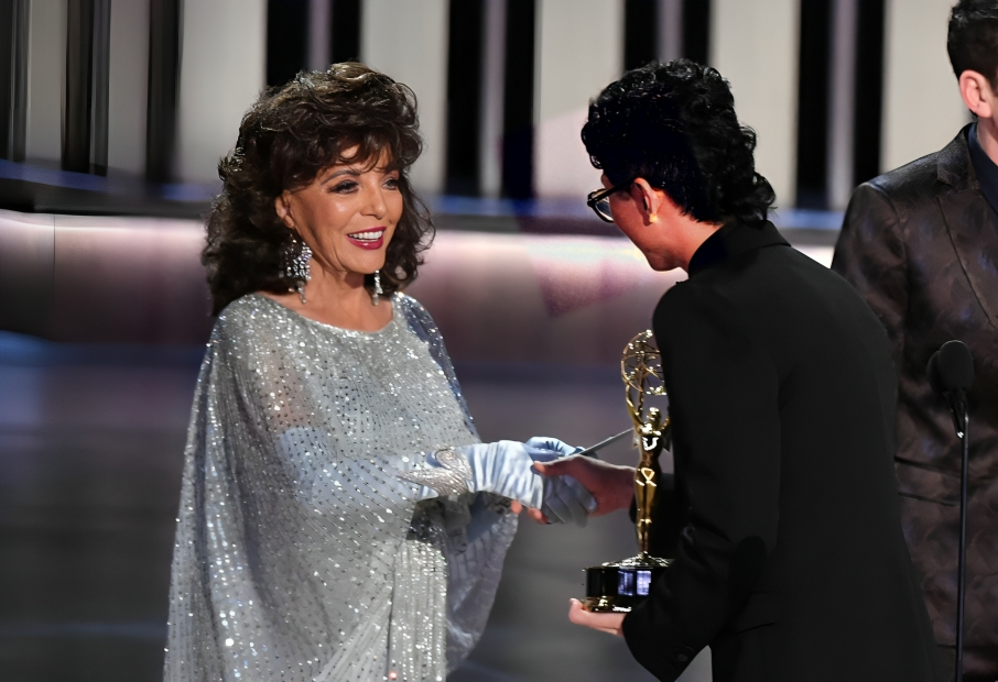 "Kako ona ima 90 godina?" Joan Collins oduševila izgledom na dodjeli nagrada Emmy