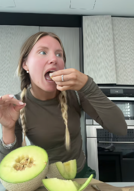VIDEO Influencerica probala dinju od 300 dolara, komentari su sve