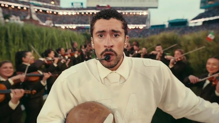 Kirurzi o transformaciji Bad Bunnyja: "Imao je punije lice, a sad isklesanu čeljust"