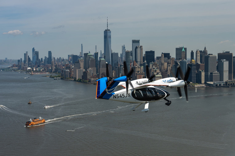FOTO Prvi električni zračni taksiji poletjeli iznad New Yorka