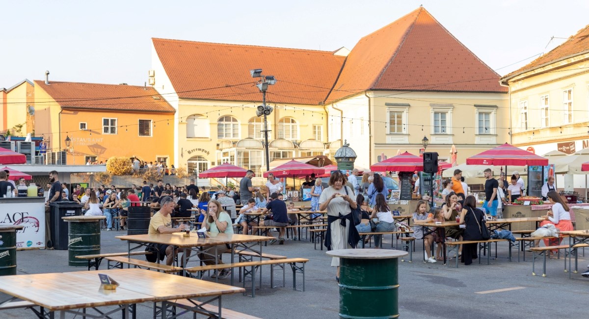 Počelo je jesensko izdanje PLACe Marketa, kod jednog štanda i dalje je najveća gužva
