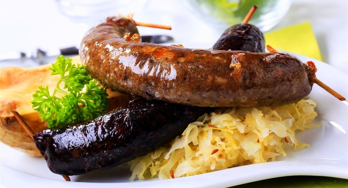 Kako pečete krvavice? Uz ove trikove bit će hrskave izvana, a meke iznutra