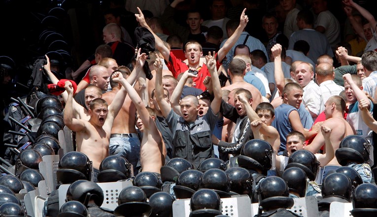 U UK nevidljivi sprej identificira huligane i mjesecima nakon nereda na stadionu