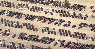VIDEO Tesla u SAD-u neprodane aute čuva na parkiralištu napuštenog trgovačkog centra