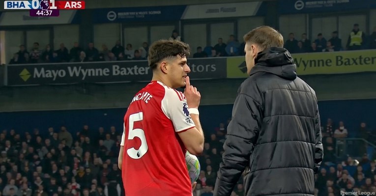 Trener Brightona vikao "je*eno igrajte nogomet". Onda mu je prišao branič Arsenala