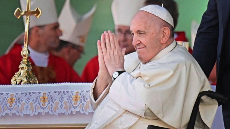 Papa Franjo ne ide na pogreb kraljice Elizabete