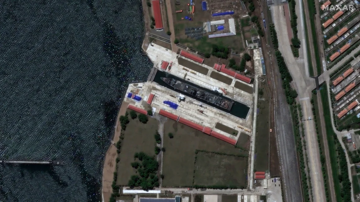 Rusi popravljaju oštećeni sjevernokorejski ratni brod? Objavljene satelitske snimke